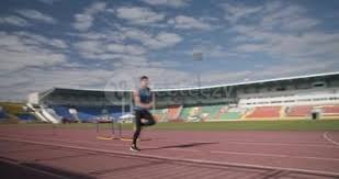 德州游骑兵在 2024 年底宣布将在球队主场外建立一座巨大的“2023 夺冠群雕”